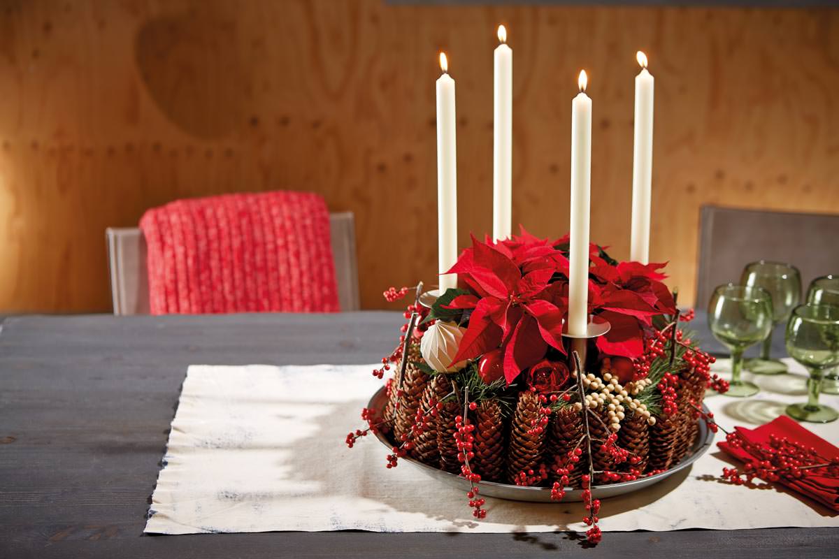 Torta Con Stella Di Natale.Centrotavola Pigne Candele E Stella Di Natale Fai Da Te In Giardino